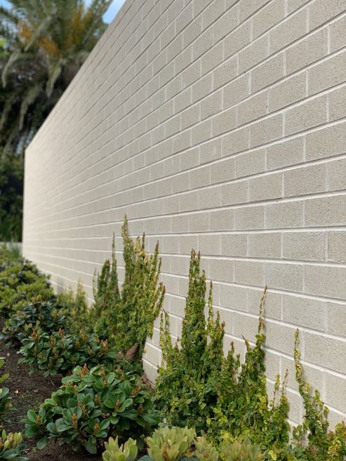 Newcastle Bricklayers Brick fence in Newcastle with feature brickwork in a cream brick